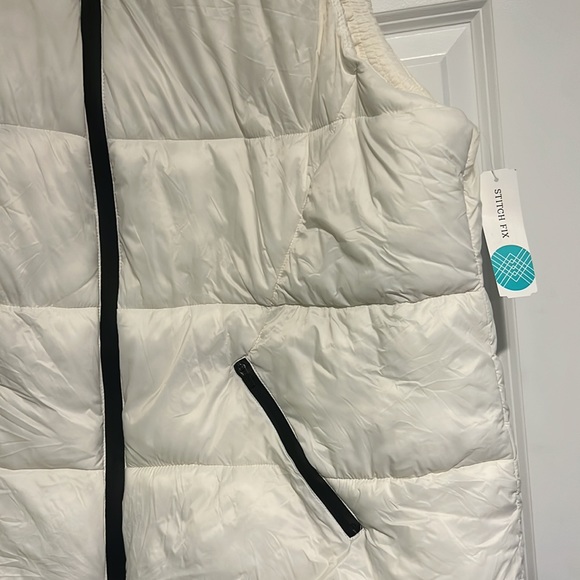 Woman’s white vest - Picture 4 of 8